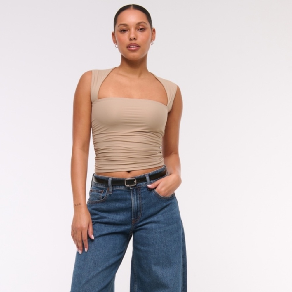 A&F Ava Top in Ash
